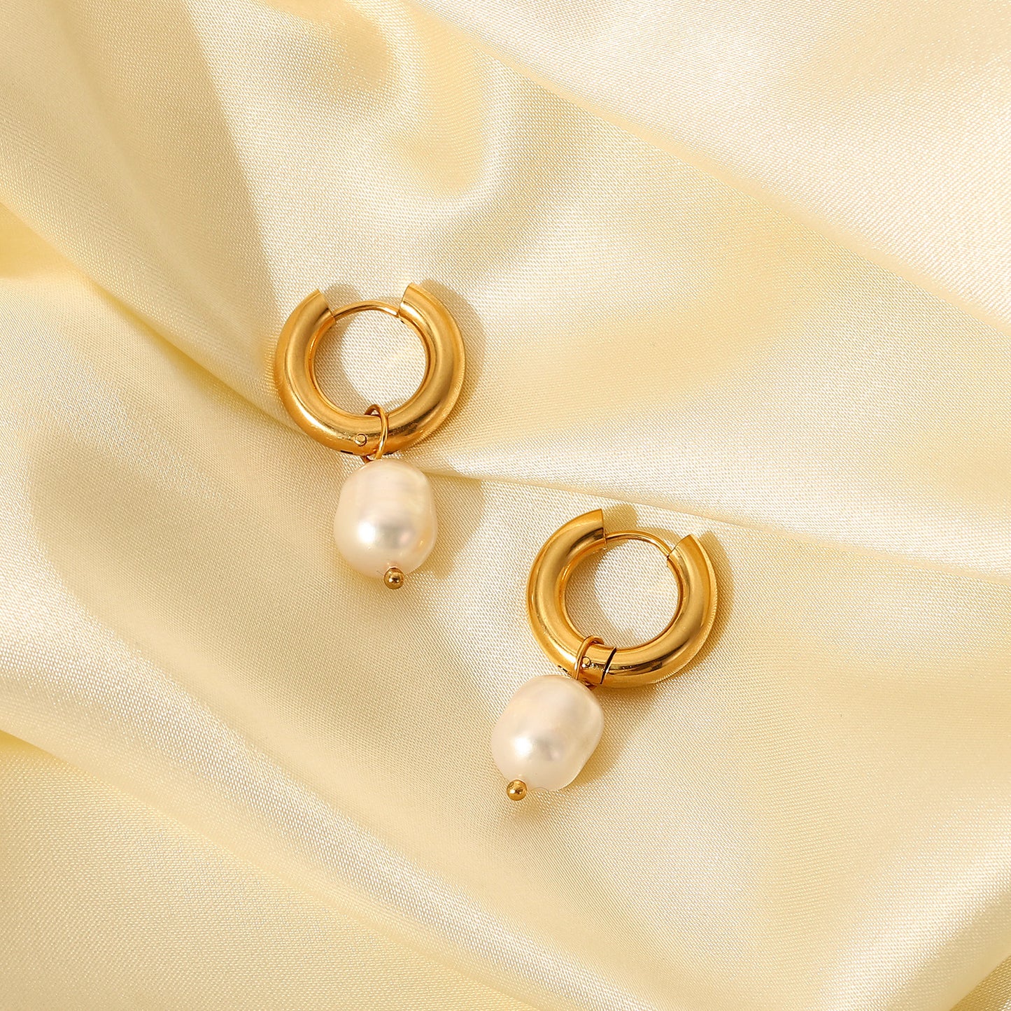 Maxine Pearl Hoops