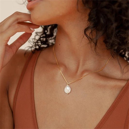 Reina Pearl Necklace