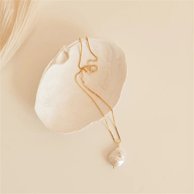 Reina Pearl Necklace